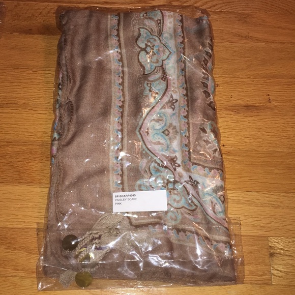 Mili Designs Paisley scarves - Picture 2 of 4